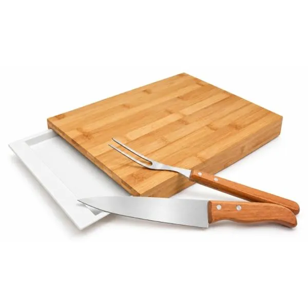 Conjunto para Cozinha em Bambu, Polipropileno e Inox. Composto por tábua em Bambu; bandeja em Polipropileno; faca 7 em Bambu/Inox e garfo trinchante em Madeira/Inox.