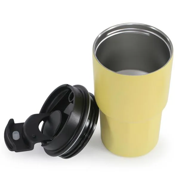 Copo térmico amarelo claro com tampa e capacidade de 450 ml. Conta com protetor higiênico na tampa. Mantém a temperatura da bebida por mais tempo.