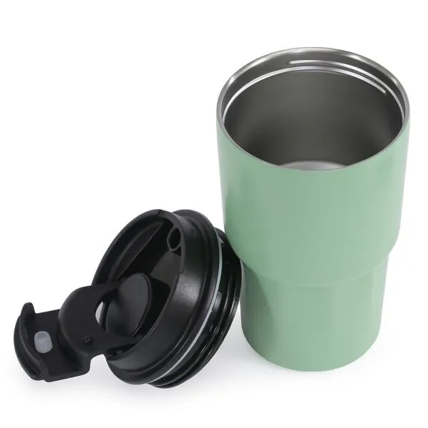 Copo térmico verde claro com tampa e capacidade de 450 ml. Conta com protetor higiênico na tampa. Mantém a temperatura da bebida por mais tempo.