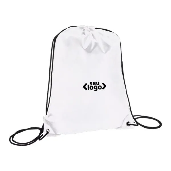 Mochila sacola branca em Nylon 190D com alças ajustáveis.