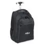 Mochila preta com rodinhas. Conta com alça para as costas fechada com zíper, alça para mãos, alça telescópica de dois estágios, duas rodinhas, proteção para as rodinhas com velcro, quatro compartimentos - sendo um interno principal (com sub compartimento para notebook) e três externos (um frontal menor para pequenos objetos como celulares e cadernos, e dois laterais, ideais para guarda-chuvas e garrafas).