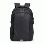 Mochila preta em Polyester / PU. Conta com alças para as costas com faixa refletiva e bolso, alça para as mãos, alça para pendurar e alça carona para mala. Na parte externa conta com saída para fio, faixa refletiva, borrachão, dois fechos laterais, dois bolsos laterais com tela, bolso frontal e dois bolsos na parte superior com fechamento em zíper. Na parte interna do primeiro bolso, conta com 4 compartimentos. No bolso principal, conta com compartimento aveludado para notebook de até 15 e mais um compartimento.